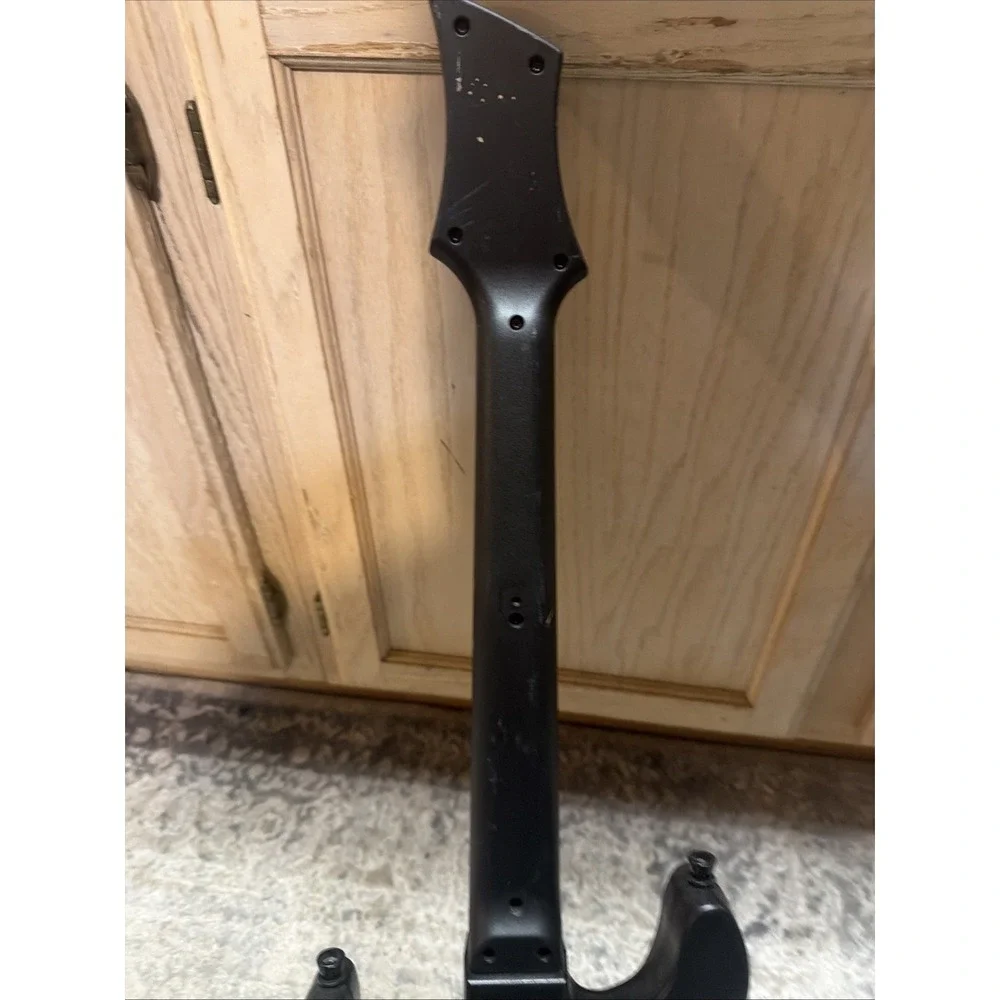 Guitar Hero Band Hero 5 Red Wireless Guitar Controller NO DONGLE